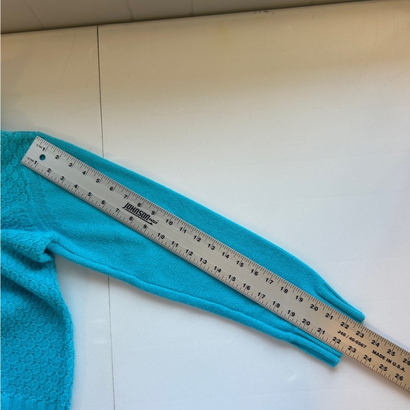 IZOD Women’s V-Neck Textured Knit Turquoise Sweater Size Large - Picture 7 of 9
